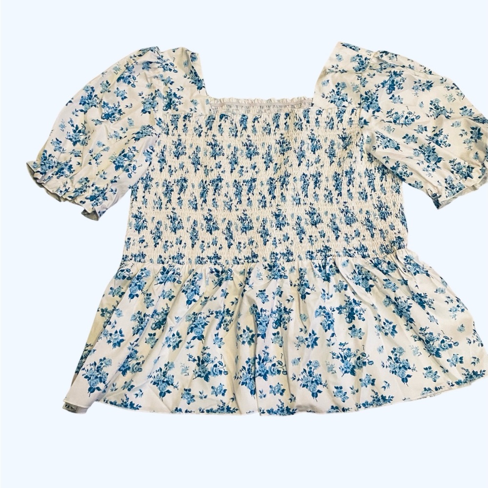 NWOT Plus Size Smocked Puff Sleeve Floral Peplum Top